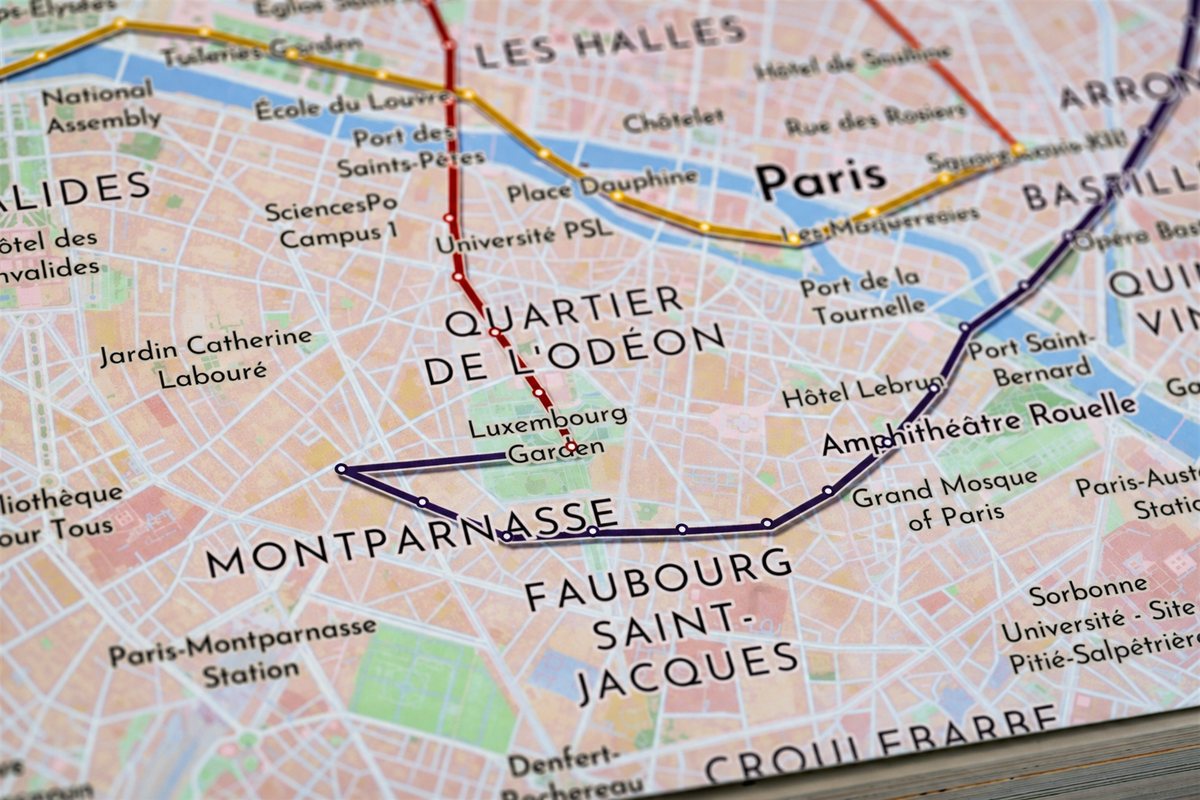 Paris up close: the route past the Luxembourg Garden, every quarter named