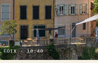 A printed page, close on rooftops under the ch&acirc;teau, stamped FOIX &middot; 10:40